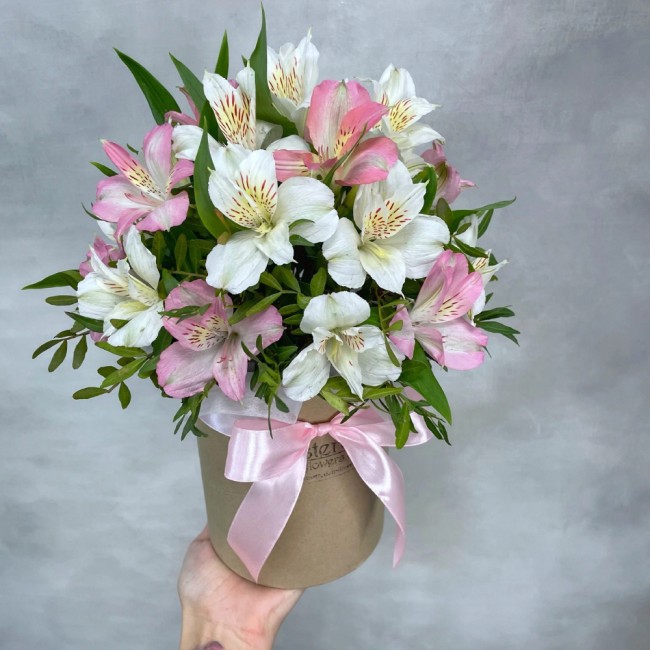 Букет цветов "Шляпная коробка Комплимент солнцу" Букет цветов "Шляпная коробка Комплимент солнцу"